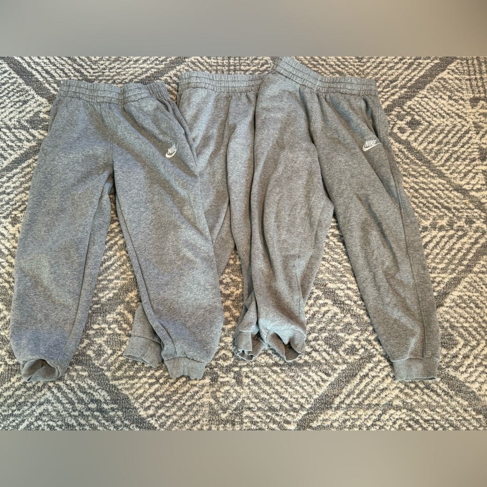 3 pairs of boys Nike sweatpants-size medium